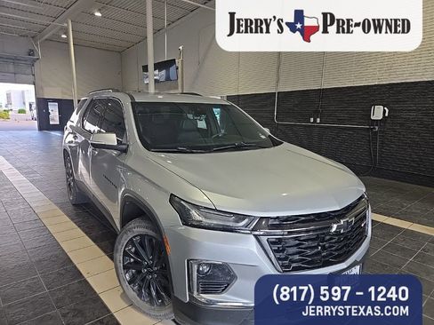 Used 2022 Chevrolet Traverse RS image 4