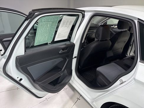 Used 2025 Volkswagen Jetta SE w/ Black Wheel Package image 20