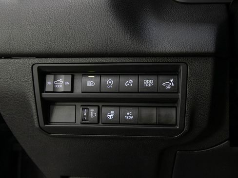 Used 2022 Toyota Tundra Limited AWD/4WD image 21