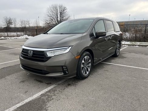 Used 2023 Honda Odyssey EX-L image 2