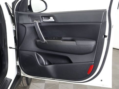 Used 2022 Kia Sportage LX image 20