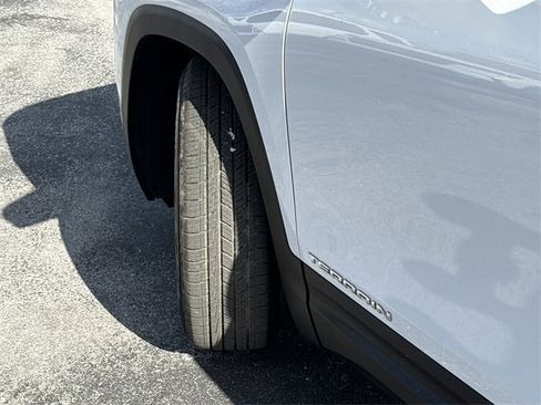 Used 2023 GMC Terrain SLT image 39