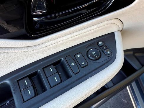 Used 2025 Honda Odyssey Elite image 12