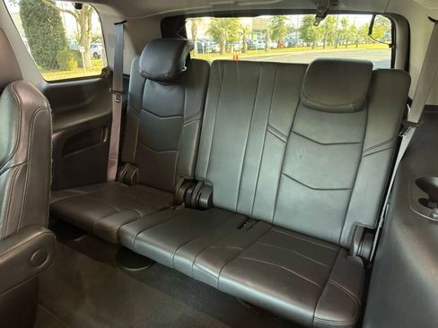 Used 2017 Cadillac Escalade Luxury image 16