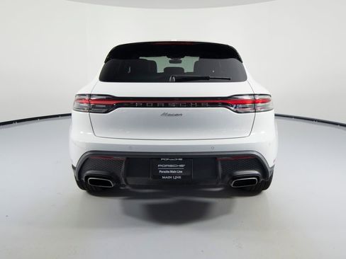 Certified 2025 Porsche Macan AWD/4WD image 9