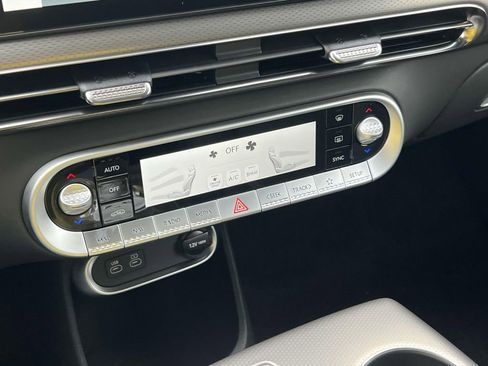 Used 2024 Genesis GV60 Advanced image 29