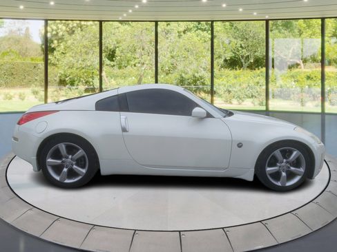 Used 2006 Nissan 350Z Enthusiast w/ (N93) Cargo Convenience Pkg image 4