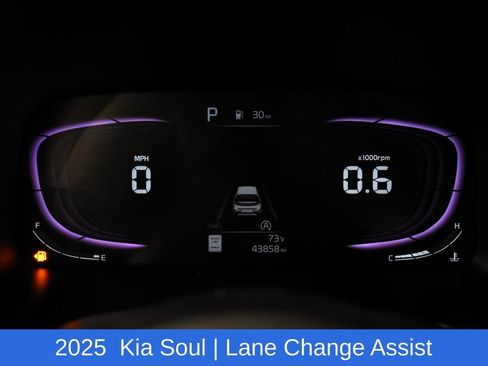 Used 2025 Kia Soul LX w/ LX Technology Package FWD image 17