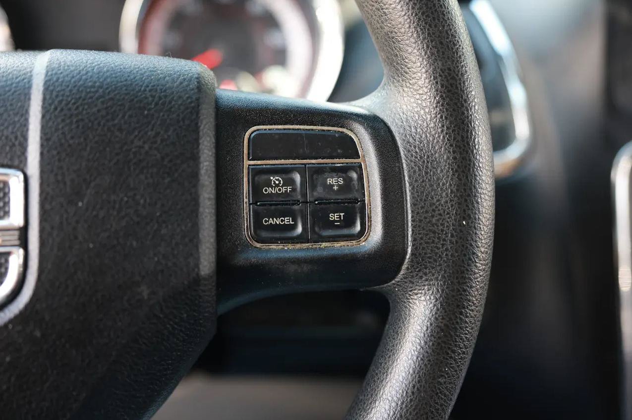 Used 2011 Dodge Grand Caravan Express FWD image 26