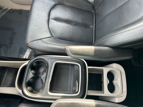 Used 2022 Chrysler Pacifica Touring-L image 18