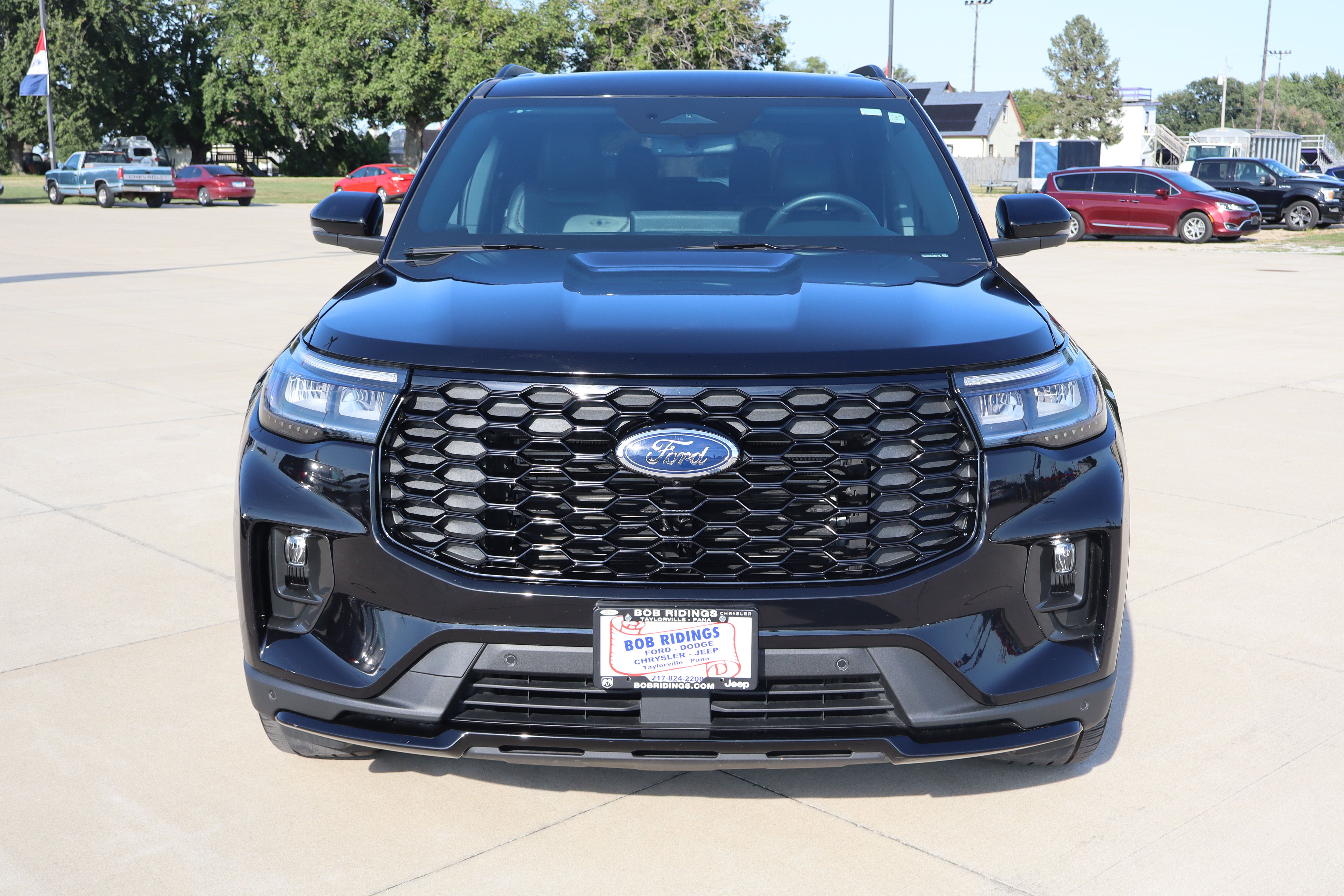 Used 2025 Ford Explorer ST-Line w/ Premium Package AWD/4WD image 2