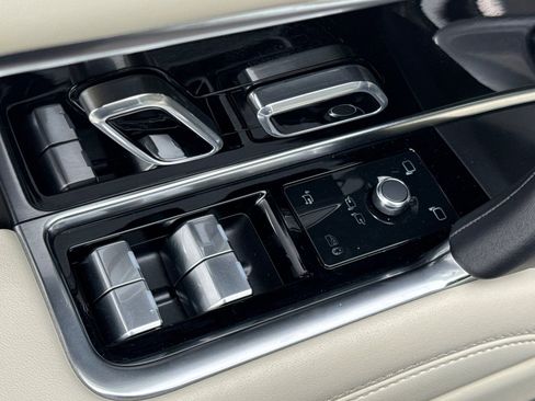 Used 2023 Land Rover Range Rover SE image 11