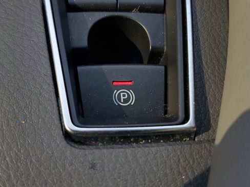 Used 2022 Toyota Avalon Limited FWD image 27
