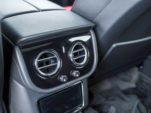 Used 2022 Bentley Bentayga image 35