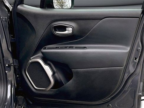 Used 2023 Jeep Renegade Latitude image 26