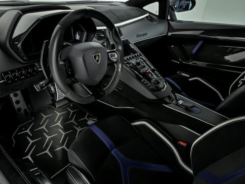 Used 2019 Lamborghini Aventador SVJ image 28