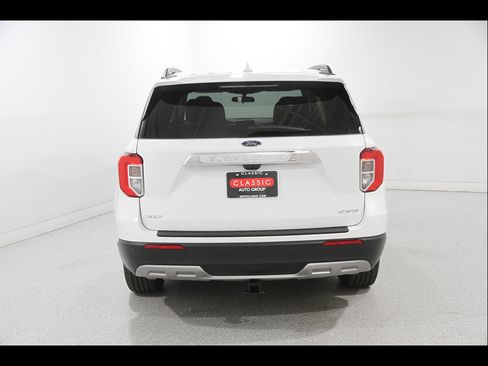 Used 2023 Ford Explorer XLT w/ Equipment Group 202A AWD/4WD image 22