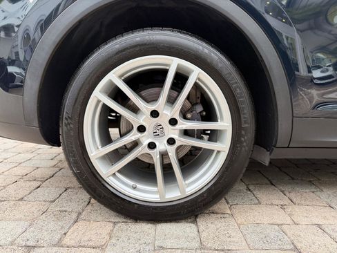 Used 2020 Porsche Cayenne image 24