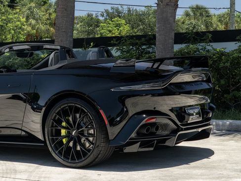 Used 2022 Aston Martin V8 Vantage Roadster RWD image 6