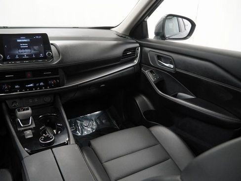 Used 2024 Nissan Rogue SV w/ SV Premium Package image 26