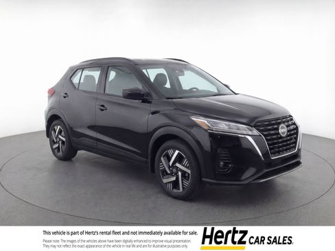 Used 2025 Nissan Kicks SV image 1