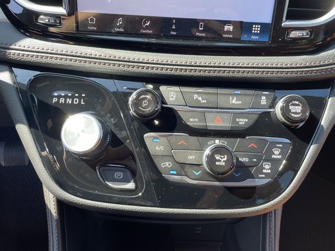 New 2026 Chrysler Pacifica Pinnacle image 48