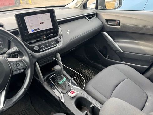 Used 2023 Toyota Corolla Cross LE w/ Moonroof Package image 8