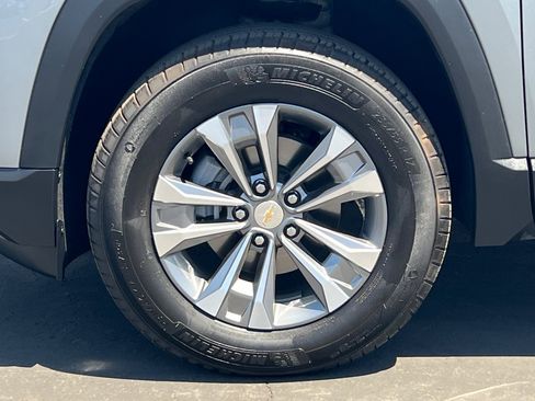 Used 2025 Chevrolet Equinox LT w/ Convenience Package II AWD/4WD image 24