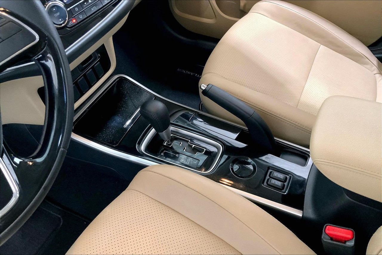 Used 2017 Mitsubishi Outlander SEL FWD image 17
