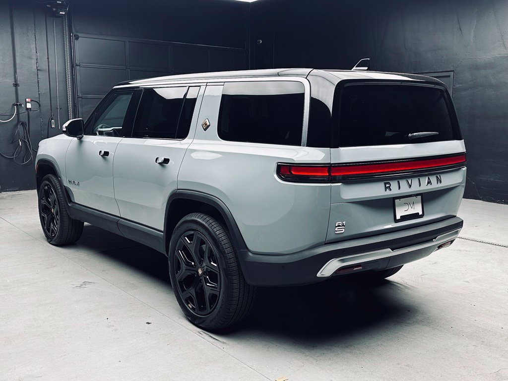 Used 2024 Rivian R1S Adventure Dual AWD/4WD image 6