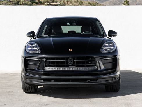 Certified 2025 Porsche Macan image 10
