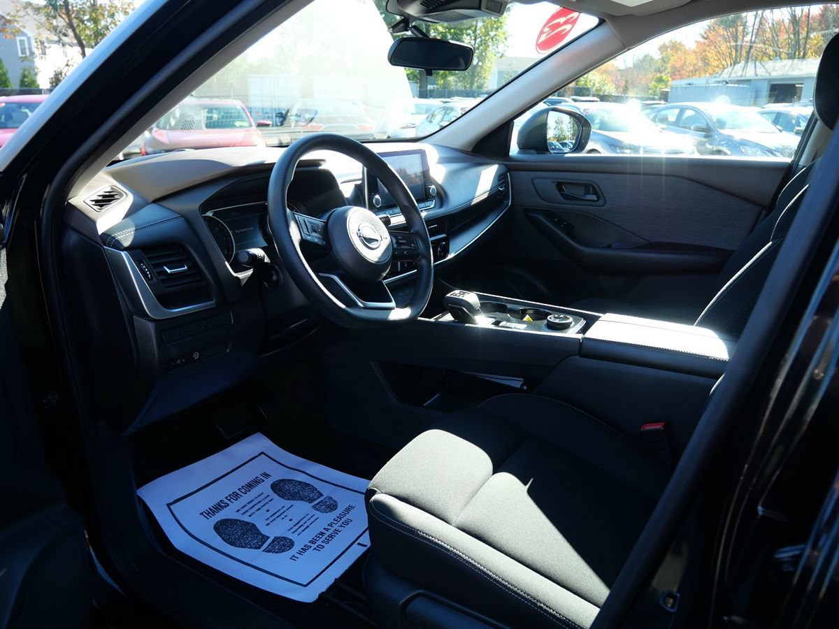Used 2023 Nissan Rogue S AWD/4WD image 9