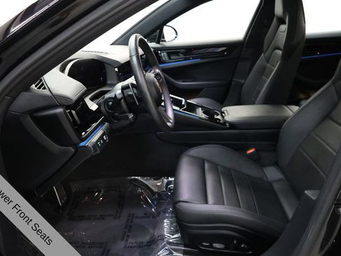 Used 2025 Porsche Panamera image 31
