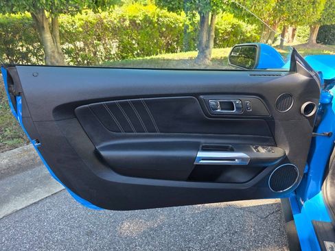 Used 2017 Ford Mustang Premium RWD image 10