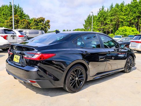 Used 2025 Toyota Camry SE FWD image 6