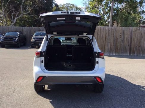 Used 2023 Toyota Highlander Limited image 9