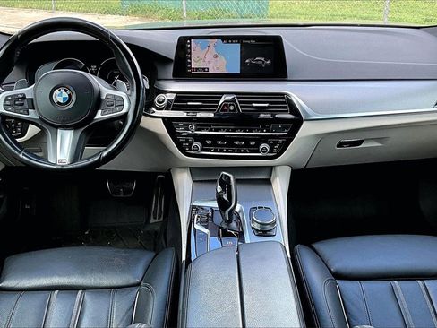 Used 2019 BMW 530e w/ M Sport Package image 15