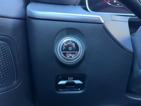 Used 2025 Mercedes-Benz C 300 Sedan image 21