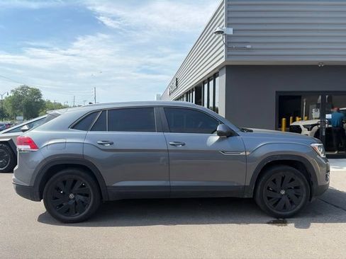 Used 2024 Volkswagen Atlas Cross Sport SE AWD/4WD image 2
