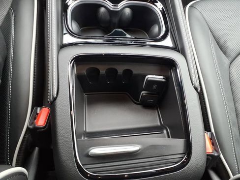 New 2026 Chrysler Pacifica Limited w/ S Appearance Package image 13