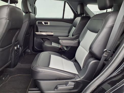 Certified 2023 Ford Explorer XLT w/ Equipment Group 202A image 9