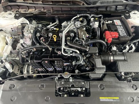 Used 2025 Nissan Altima 2.5 SV FWD image 10