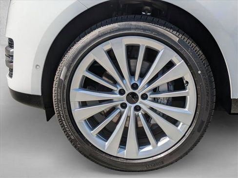 New 2026 Land Rover Range Rover Long Wheelbase SE image 10