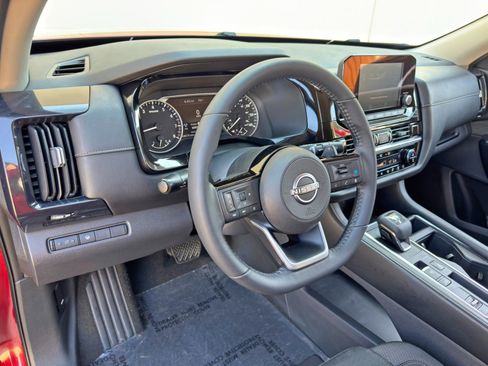 Used 2022 Nissan Pathfinder SV image 12