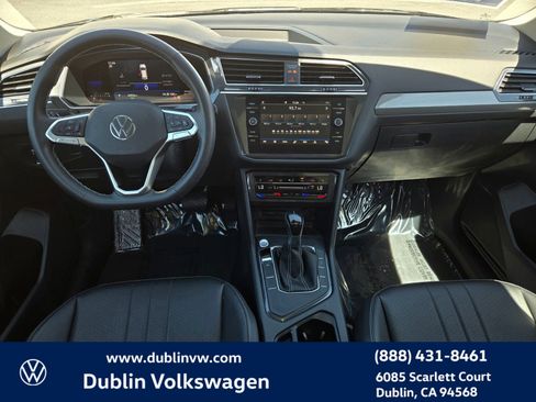 Used 2023 Volkswagen Tiguan SE w/ Panoramic Sunroof Package FWD image 13