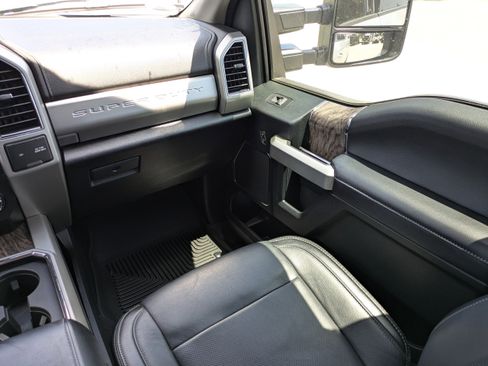Used 2019 Ford F250 Lariat w/ Lariat Ultimate Package AWD/4WD image 16