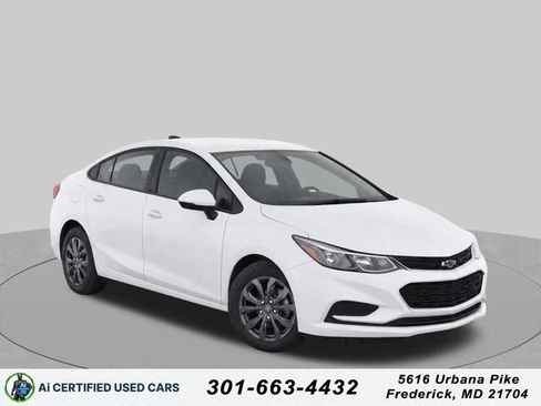 Used 2018 Chevrolet Cruze LS FWD image 1
