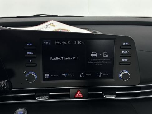 Used 2025 Hyundai Elantra Hybrid FWD image 21