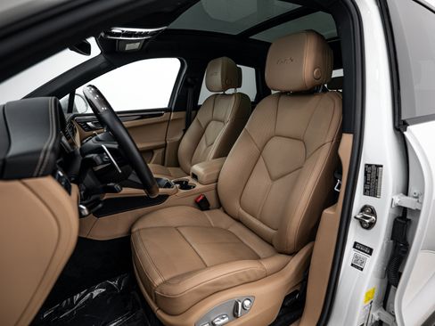 Certified 2022 Porsche Macan GTS AWD/4WD image 5