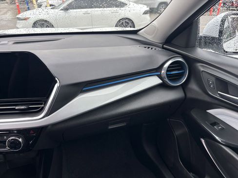 Used 2025 Chevrolet Trax LT w/ LT Convenience Package image 34